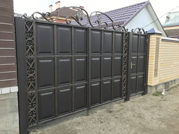 МЕТАЛЛИЧЕСКИЕ ВОРОТА С КАЛИТКОЙ (3,5 м х 2,20 м) (1 м х 2,20 м)